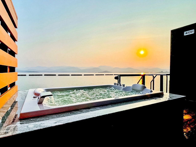 Leaf Lake Kan Resort ที่พักริมน้ำ